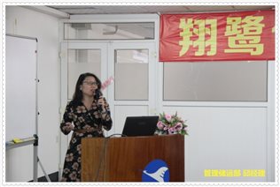 C:Users
s04Desktop人事邱平经理1_副本.jpg